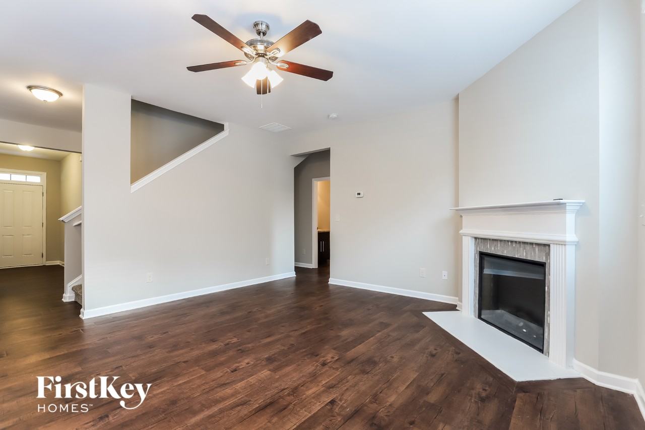 3163 Lilac Creek Trl - Photo 3 of 15