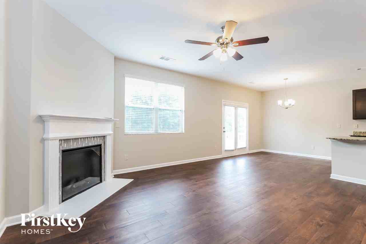 3163 Lilac Creek Trl - Photo 4 of 15