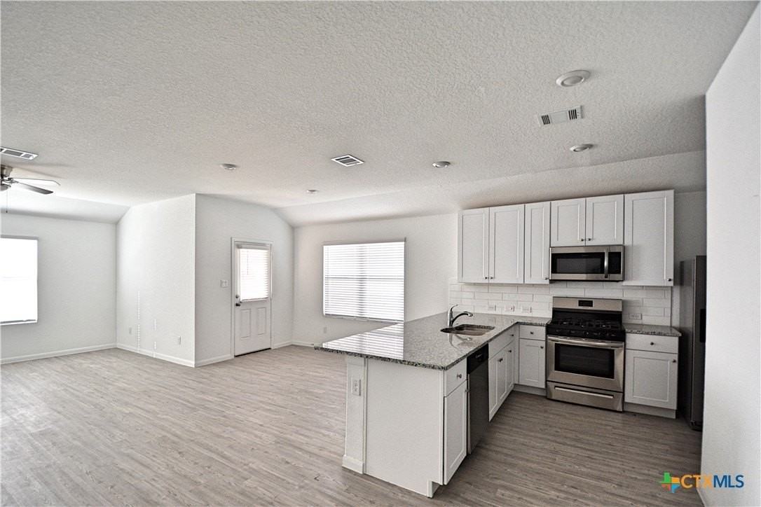 1208 Treehouse Ln - Photo 5 of 24