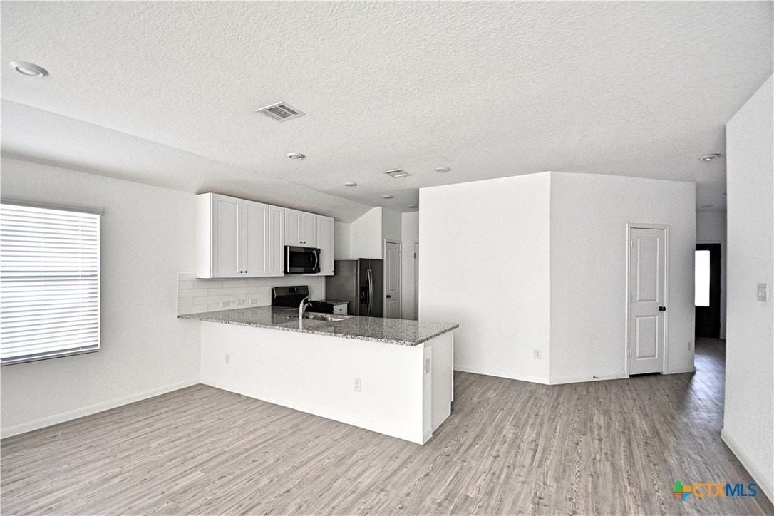 1208 Treehouse Ln - Photo 6 of 24