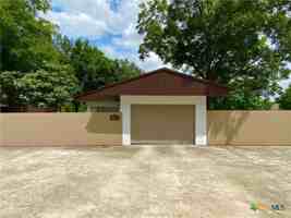 featured image of 725 Lakeview Trl
