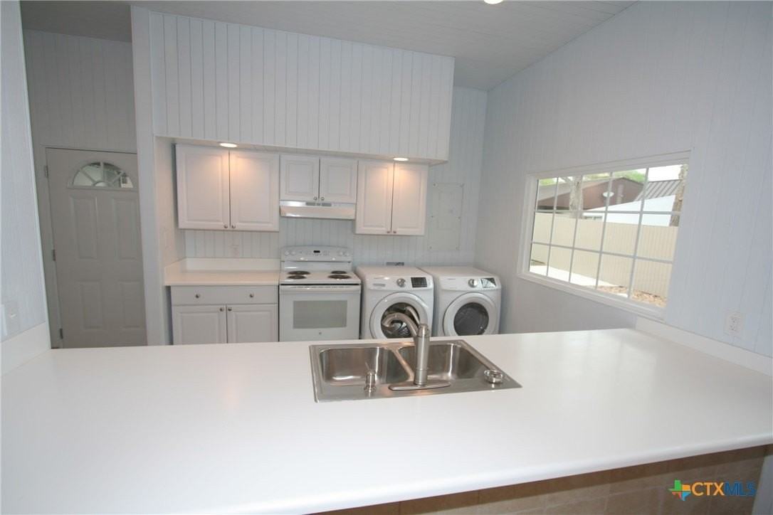 725 Lakeview Trl - Photo 2 of 10