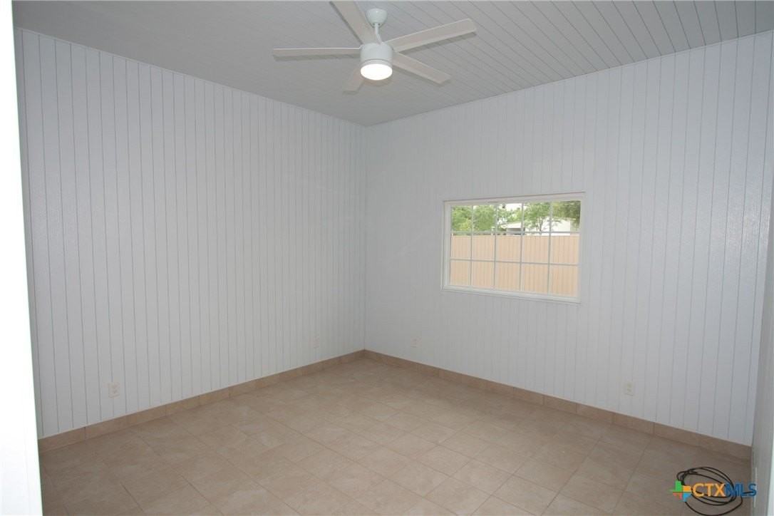 725 Lakeview Trl - Photo 5 of 10
