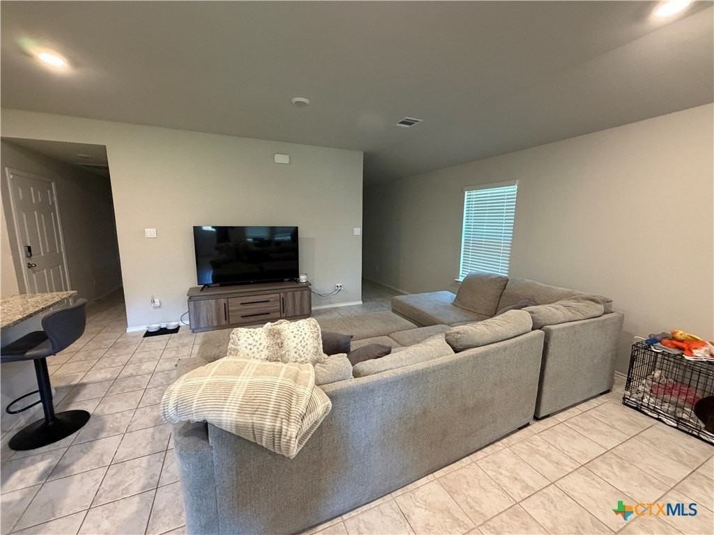 1406 Rolling Thunder Dr - Photo 4 of 10