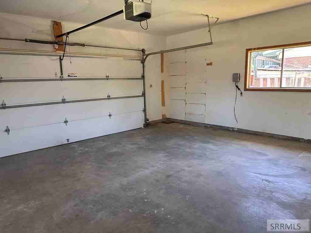 265 Carol Ave - Photo 2 of 26