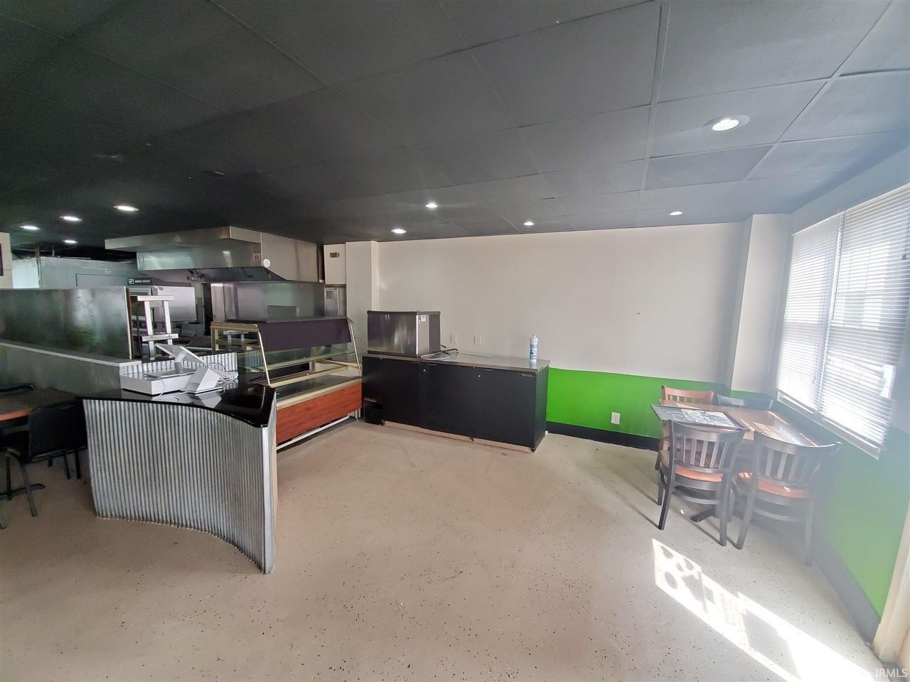 920 Main St - Photo 4 of 15