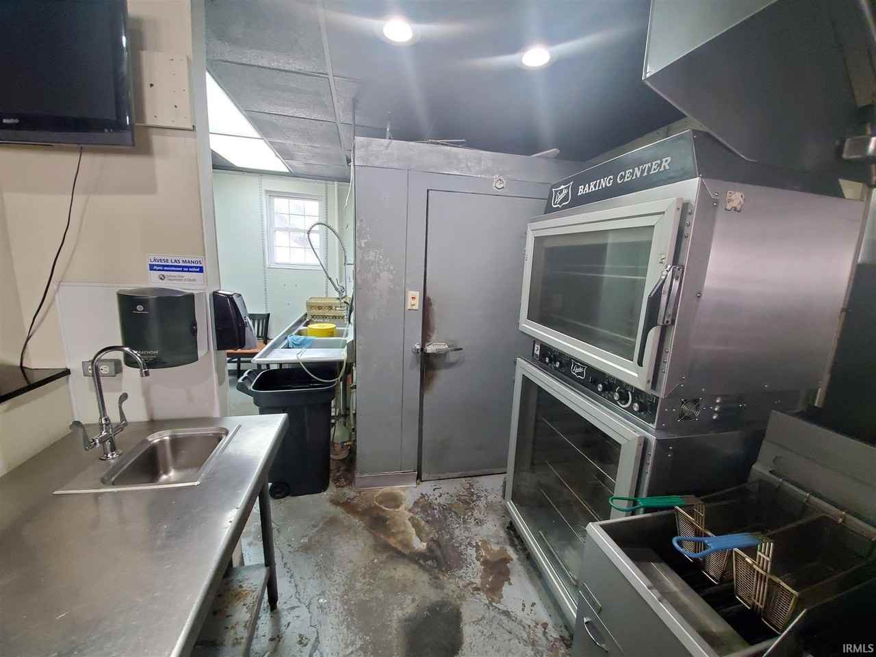 920 Main St - Photo 7 of 15