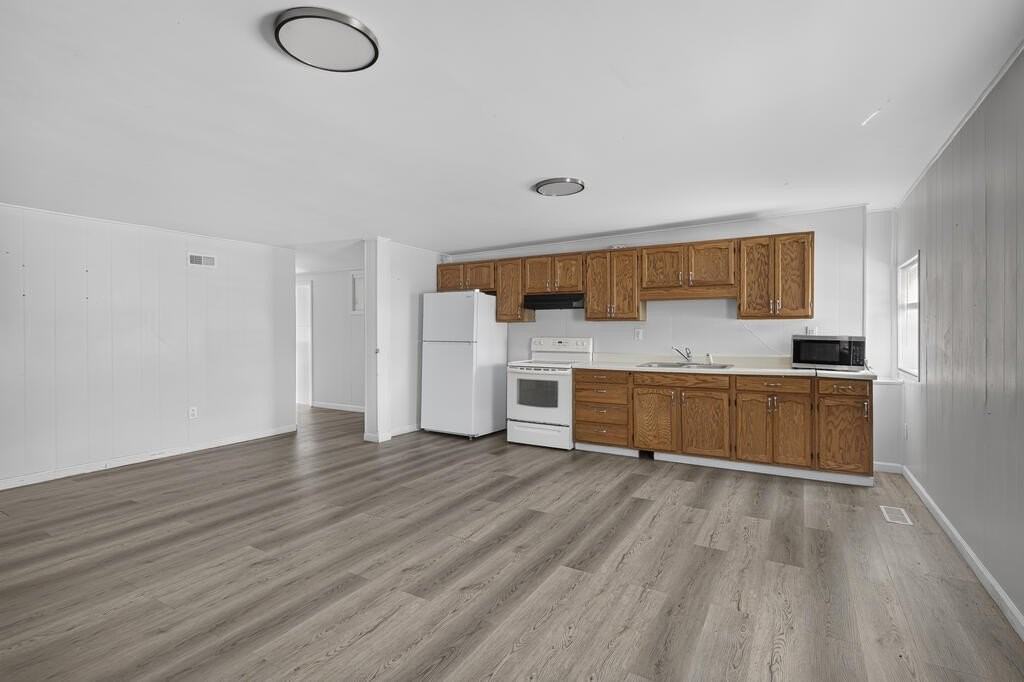 560D W Main St - Photo 2 of 7