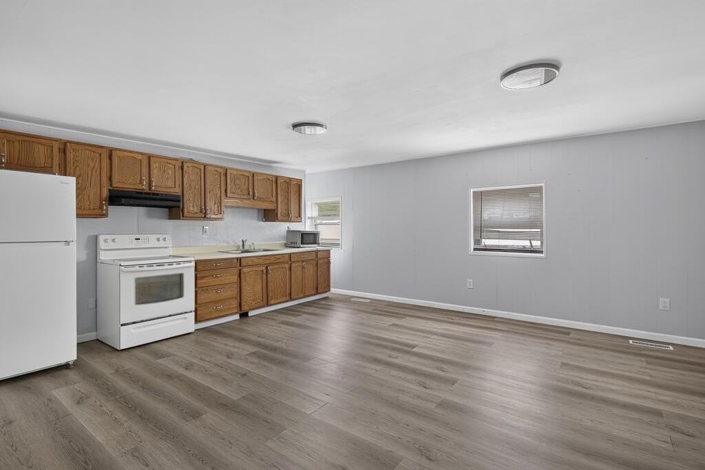 560D W Main St - Photo 3 of 7