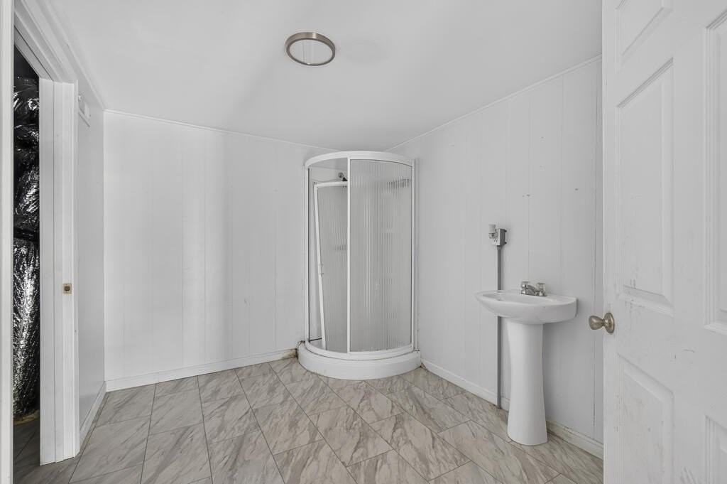 560D W Main St - Photo 5 of 7