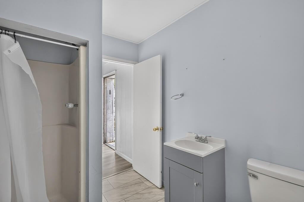560D W Main St - Photo 6 of 7
