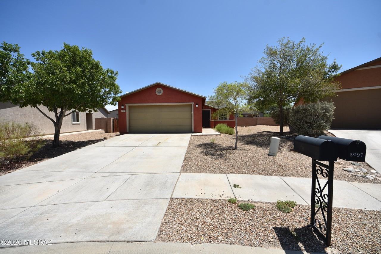 5095 E Fishhook Ct - Photo 2 of 41