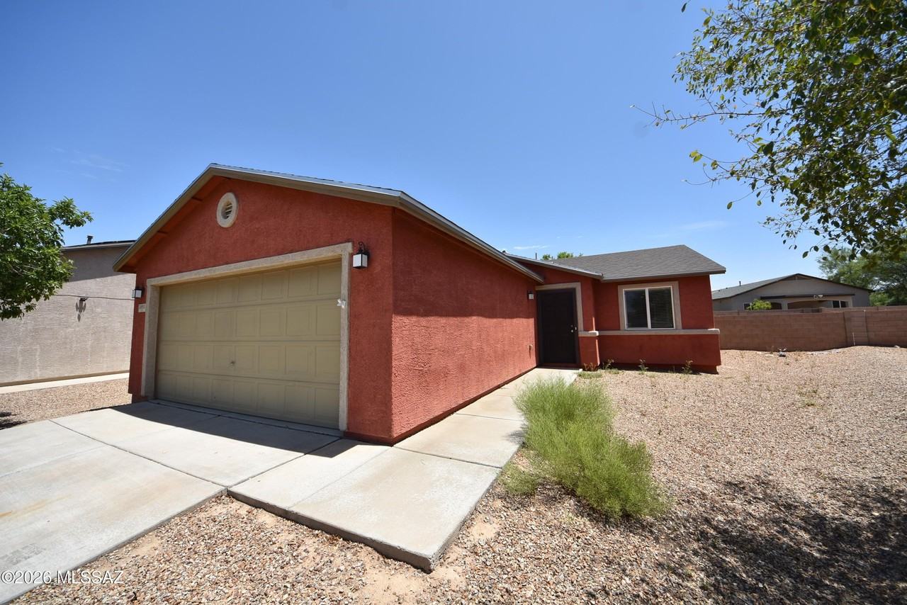 5095 E Fishhook Ct - Photo 3 of 41