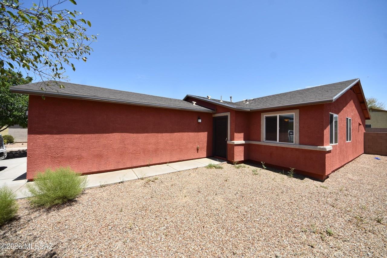 5095 E Fishhook Ct - Photo 4 of 41