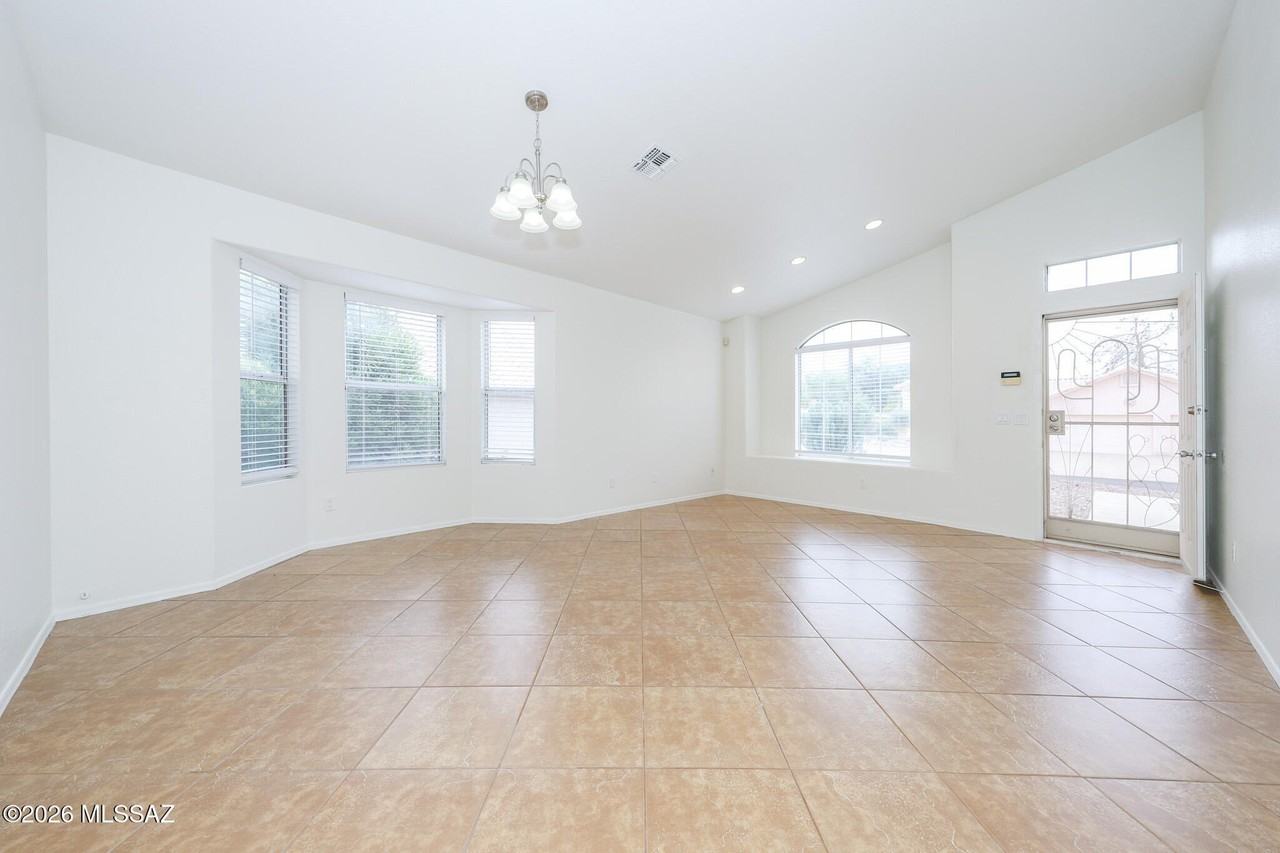 1562 W Via De Chapala - Photo 4 of 25