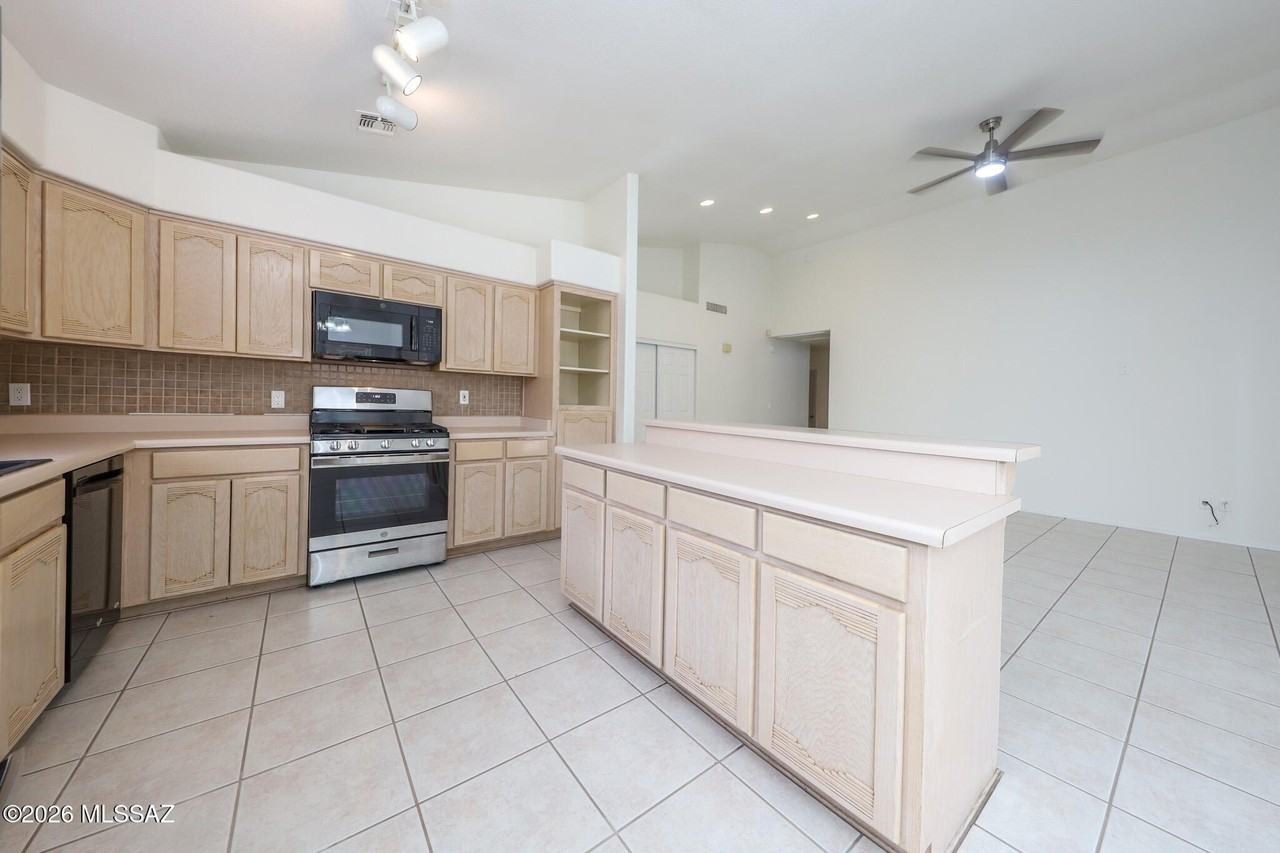 1562 W Via De Chapala - Photo 7 of 25