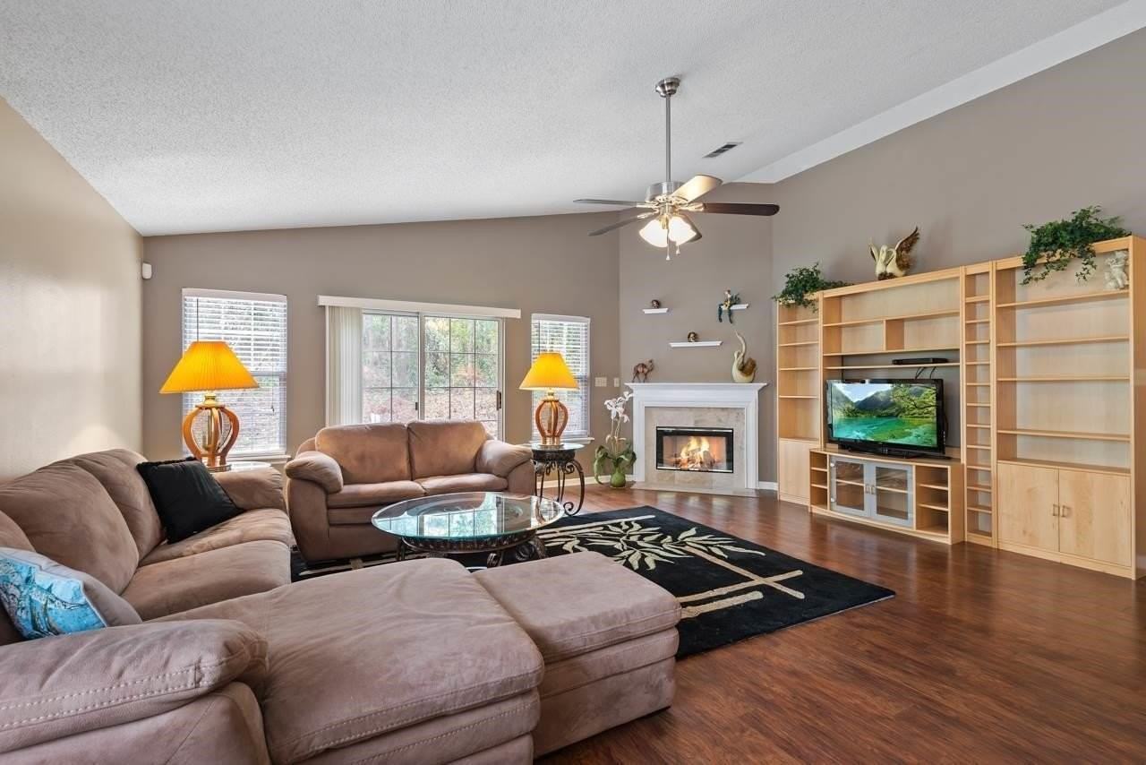 5355 Saint Ives Ln - Photo 2 of 20