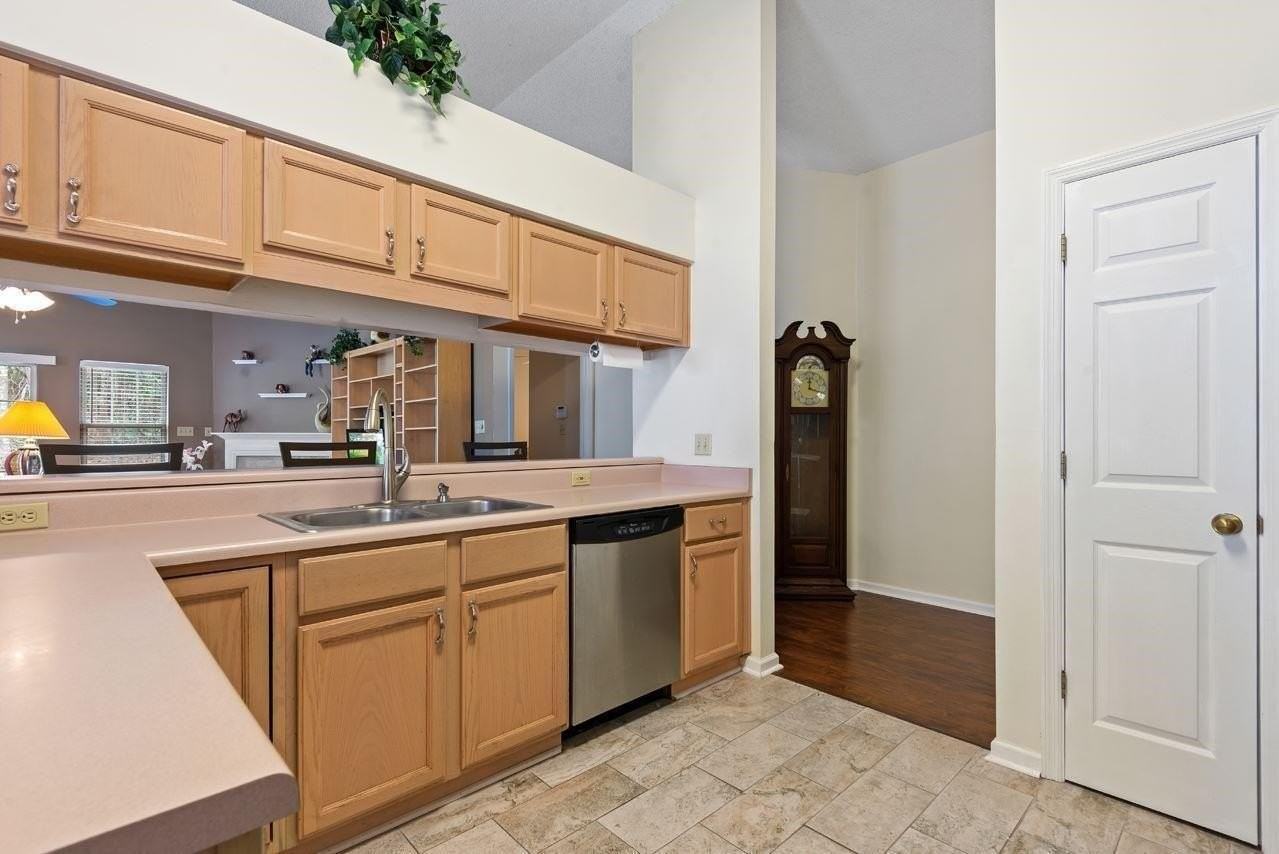 5355 Saint Ives Ln - Photo 4 of 20