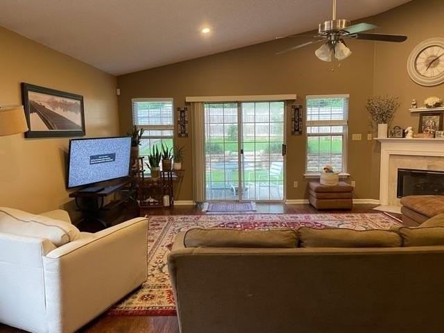 5355 Saint Ives Ln - Photo 4 of 36