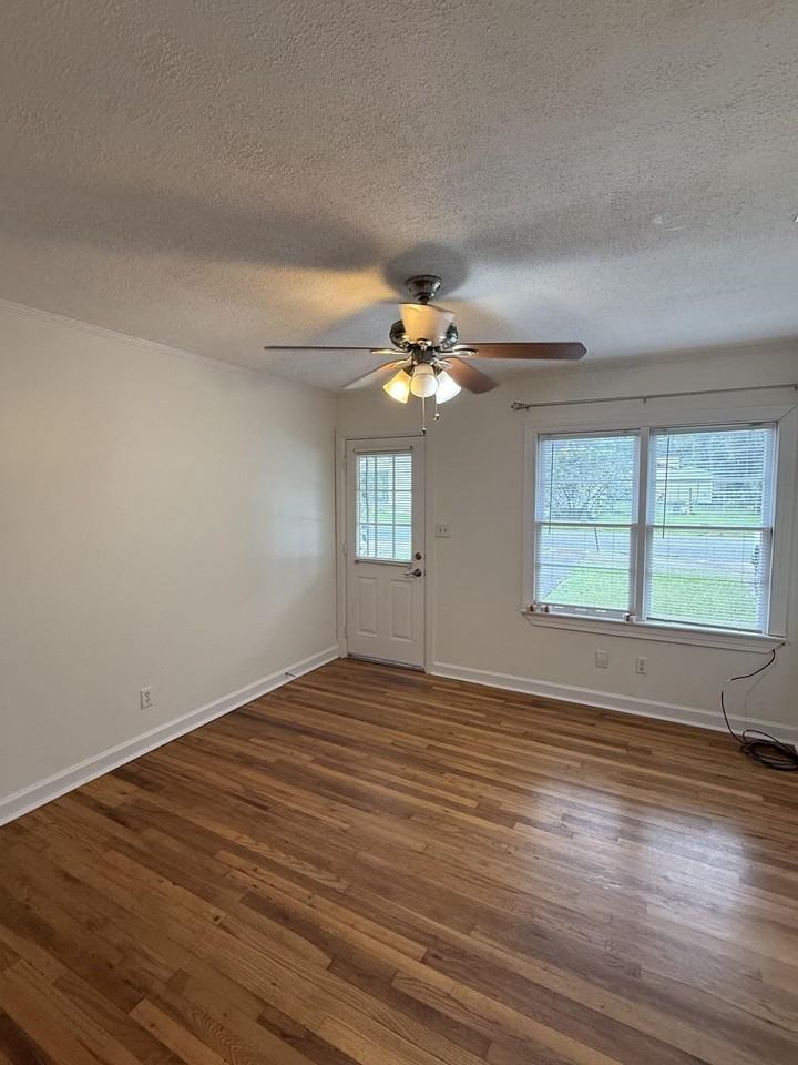 430 W 8th Ave - Photo 3 of 9