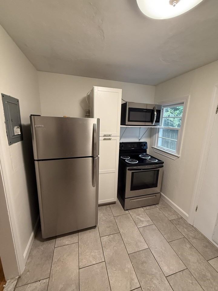 430 W 8th Ave - Photo 5 of 9