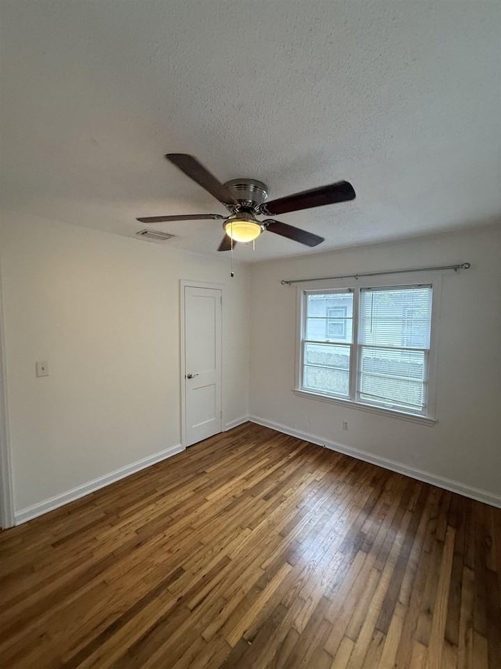 430 W 8th Ave - Photo 6 of 9