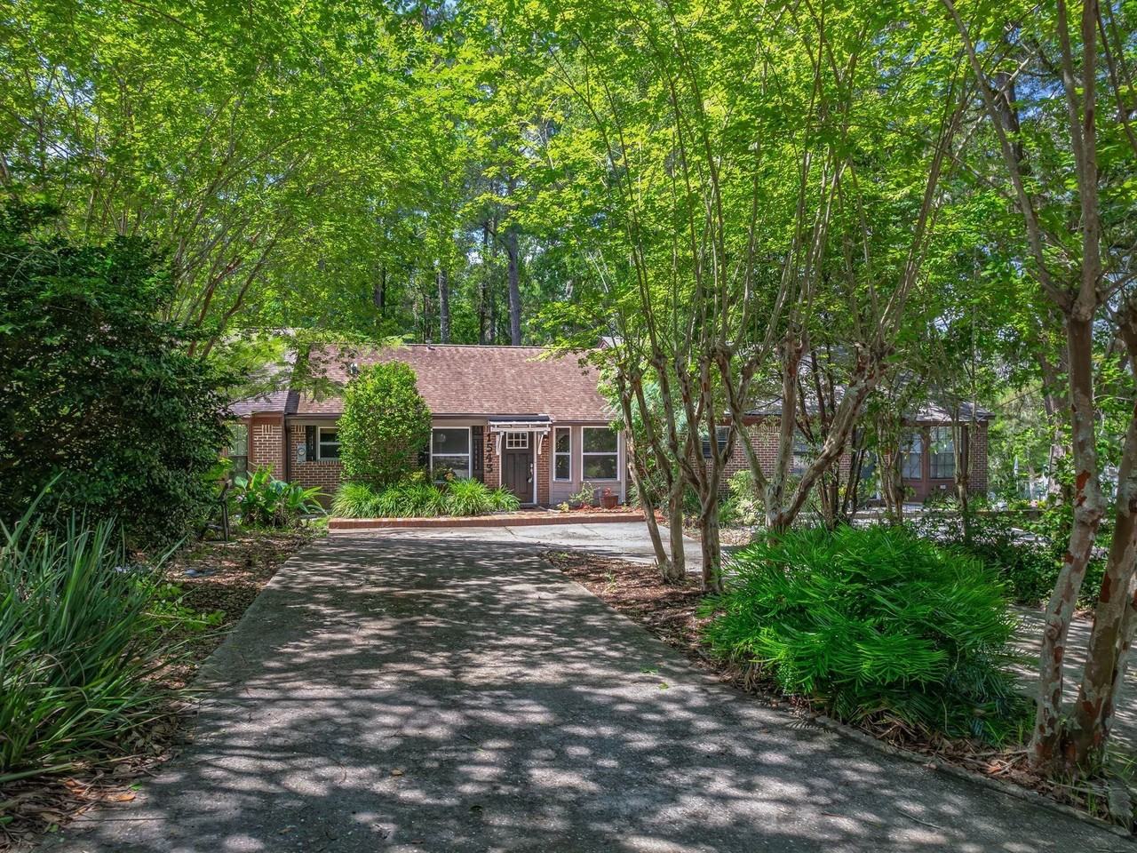 1543 San Luis Rd - Photo 4 of 45