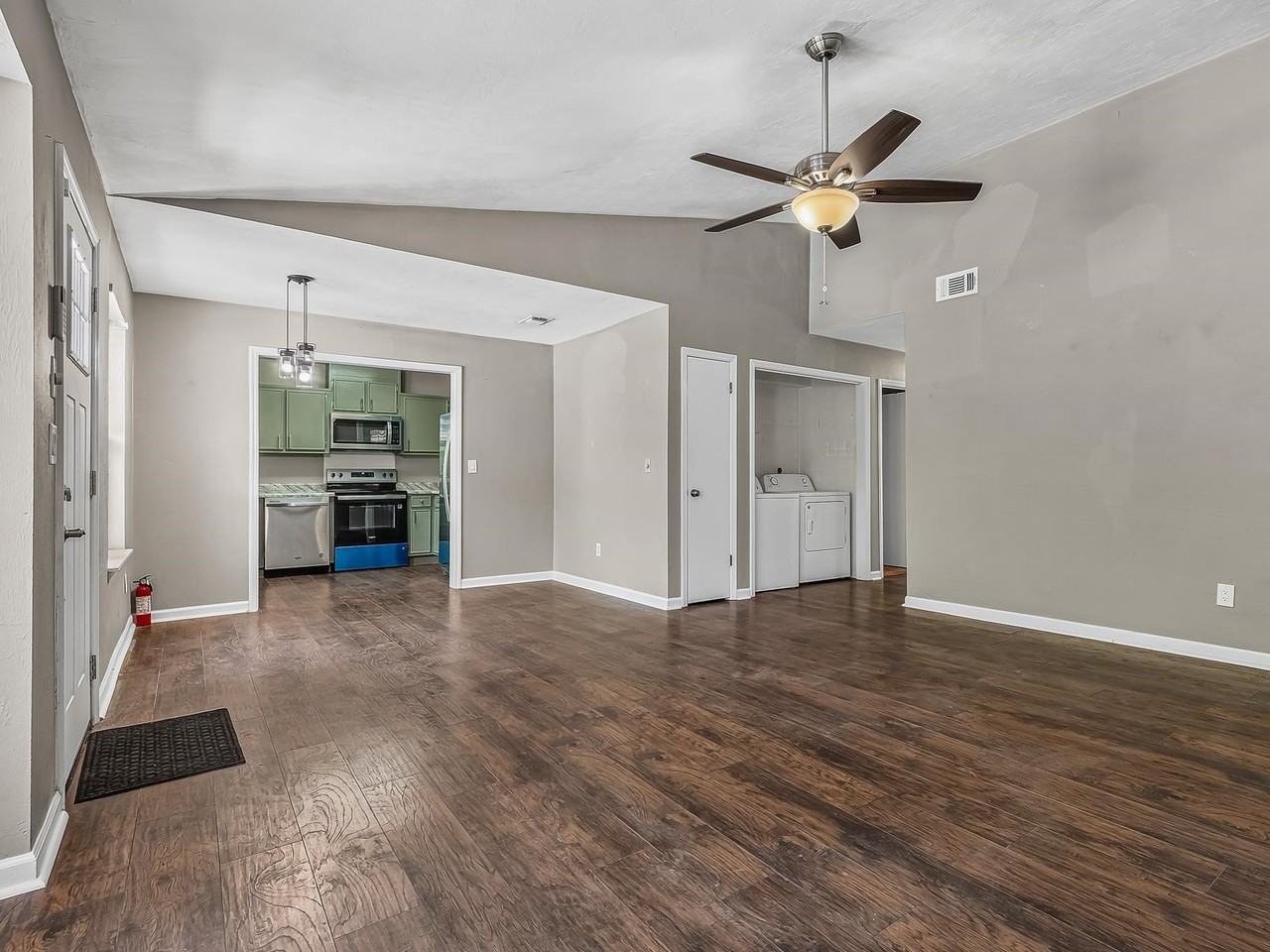 1543 San Luis Rd - Photo 5 of 45