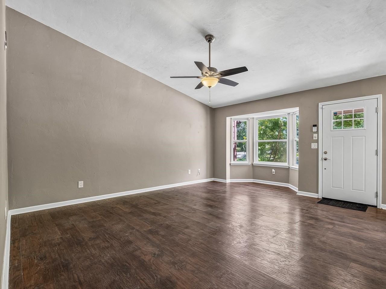 1543 San Luis Rd - Photo 6 of 45