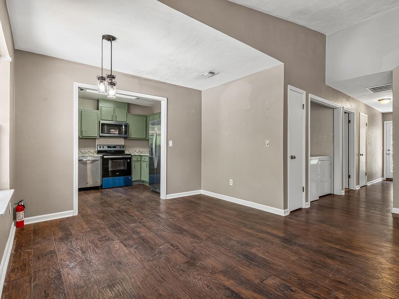 1543 San Luis Rd - Photo 7 of 45