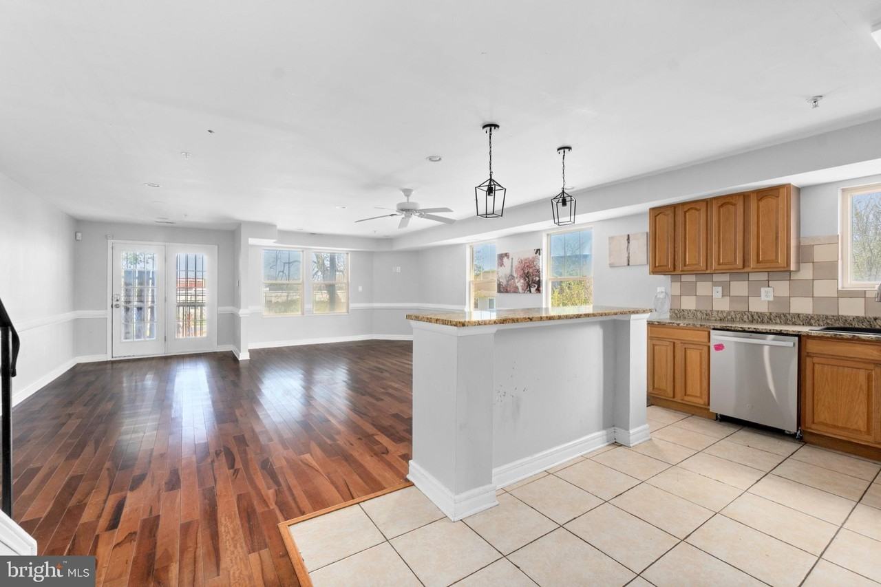 1829 Providence St Ne #B - Photo 2 of 34
