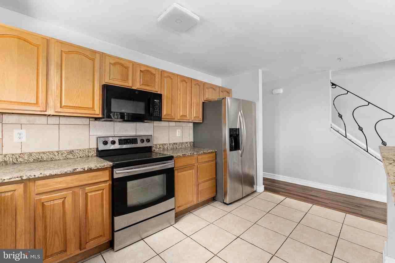 1829 Providence St Ne #B - Photo 4 of 34