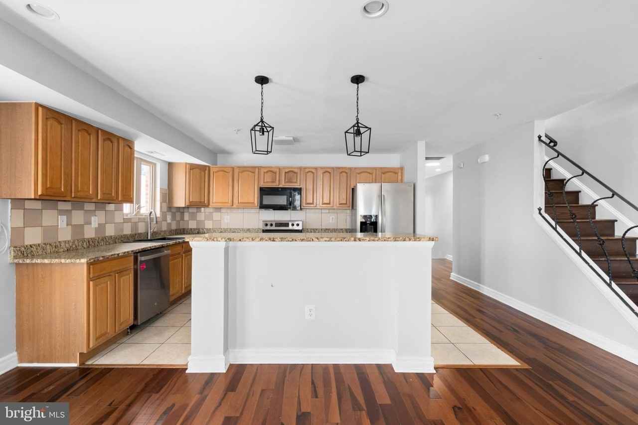 1829 Providence St Ne #B - Photo 5 of 34