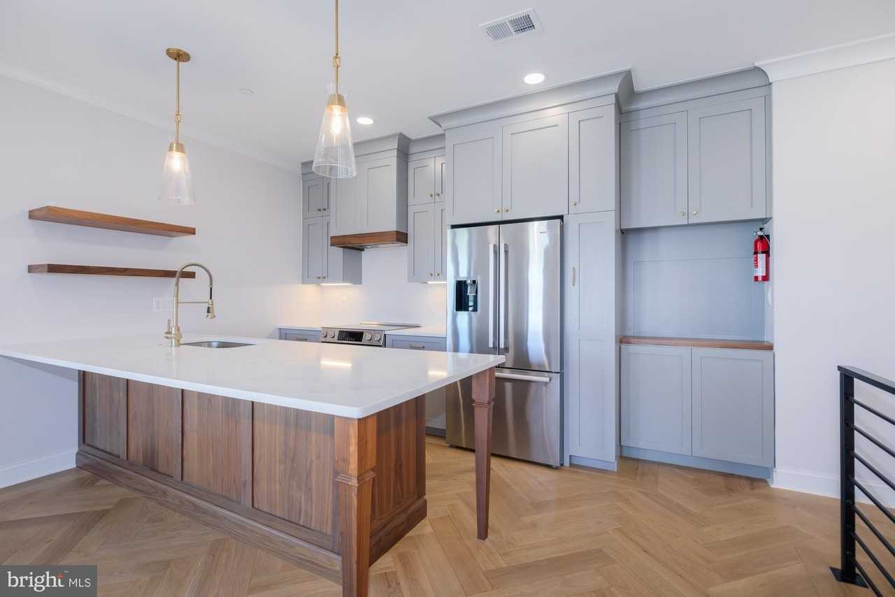 217 16th St Ne #9 - Photo 6 of 20