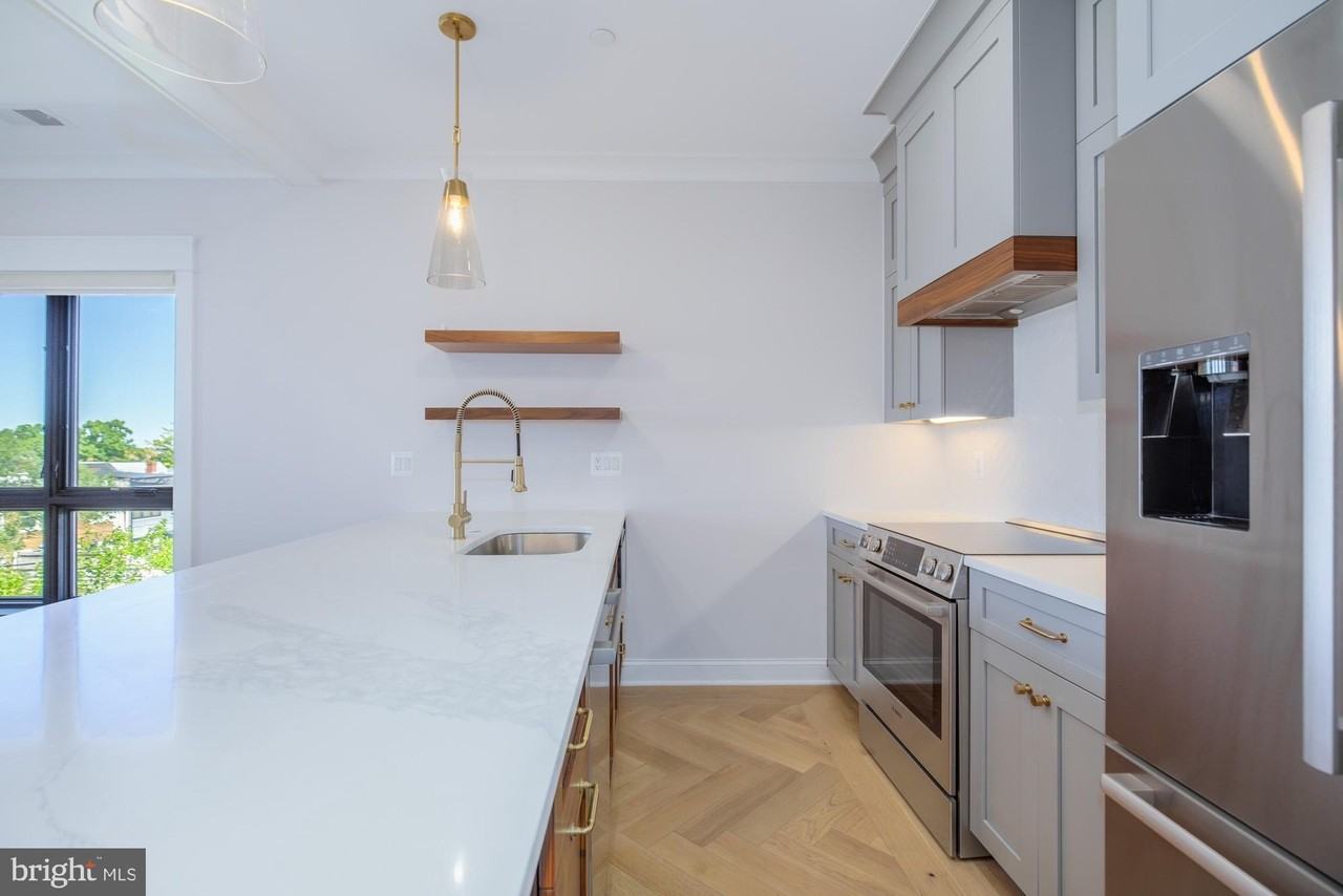 217 16th St Ne #9 - Photo 7 of 20