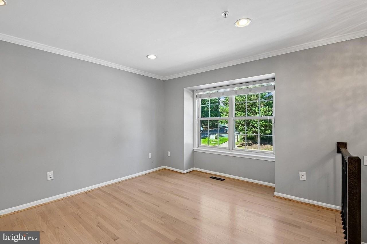 558 Francis Nicholson Way - Photo 3 of 48