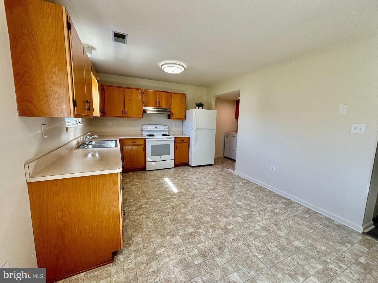 405 Carroll St - Photo 2 of 23