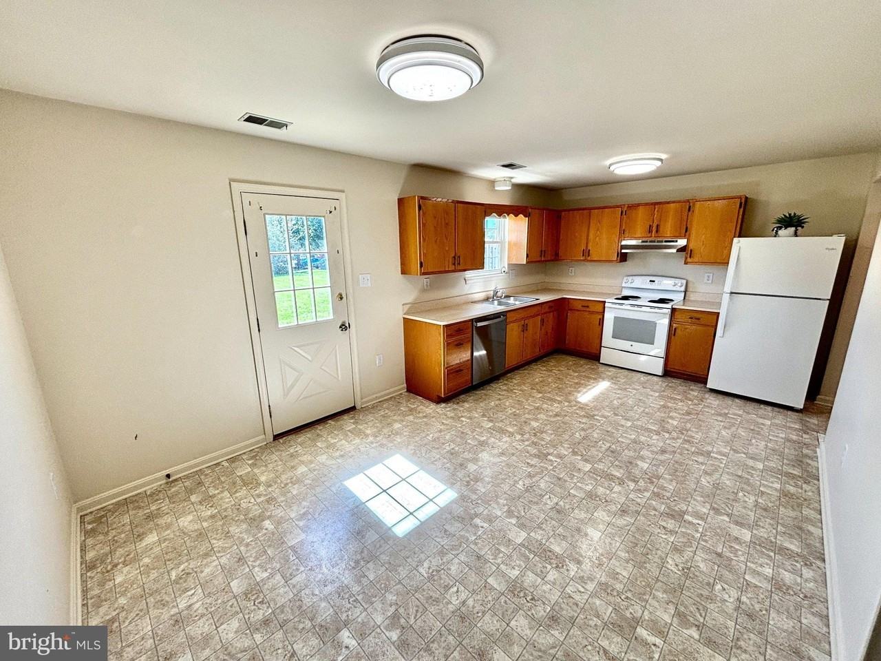 405 Carroll St - Photo 3 of 23