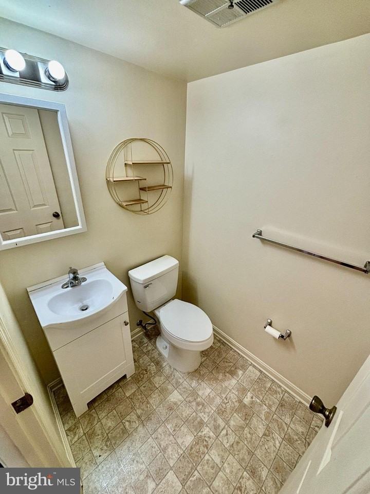 405 Carroll St - Photo 6 of 23