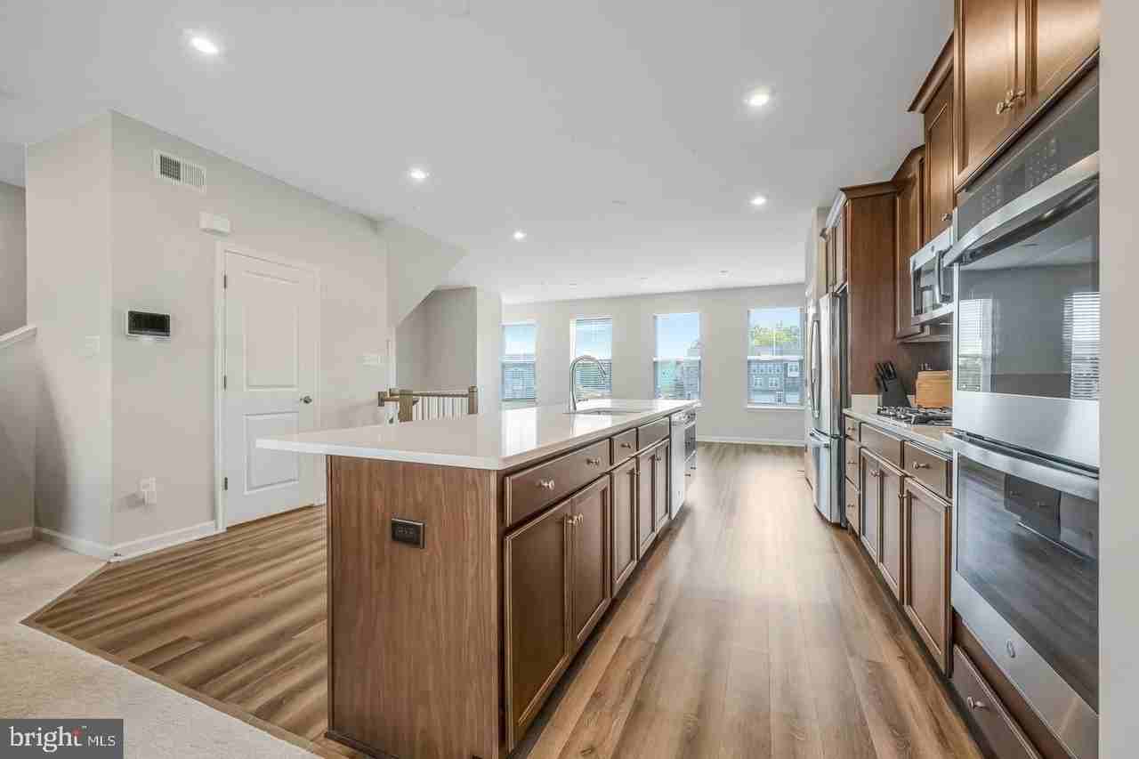 10303 Alta Pl - Photo 3 of 24