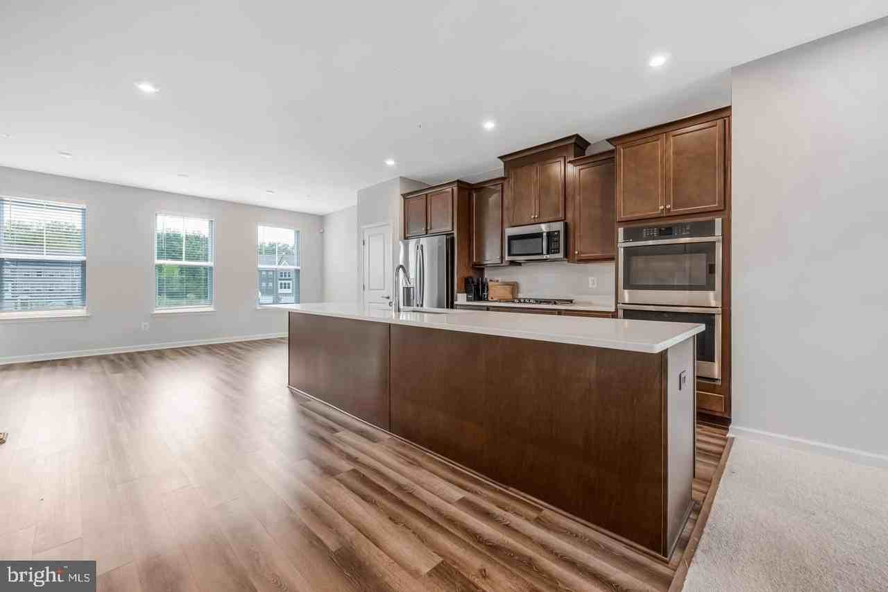 10303 Alta Pl - Photo 4 of 24