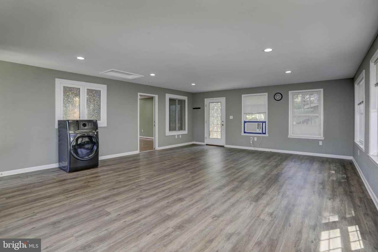 1007 Venice Dr - Photo 3 of 20