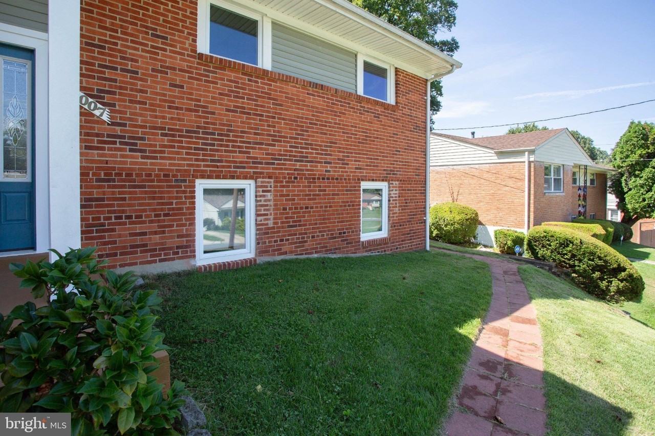 1007 Venice Dr - Photo 4 of 20