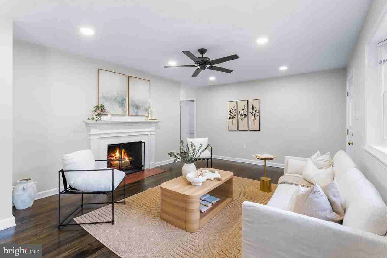 121 Whitmoor Ter - Photo 2 of 36