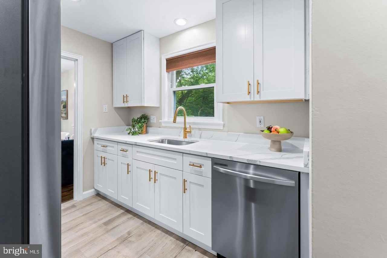 121 Whitmoor Ter - Photo 3 of 36