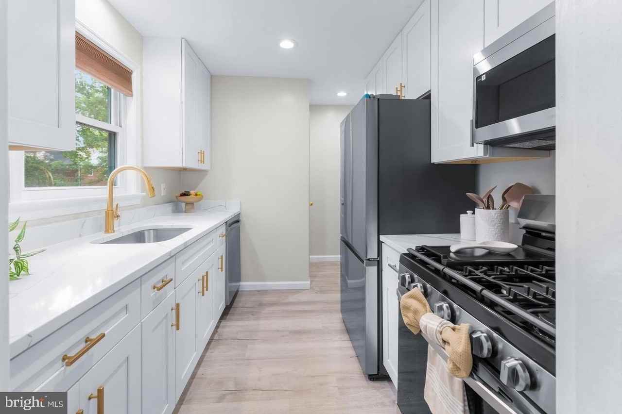 121 Whitmoor Ter - Photo 6 of 36