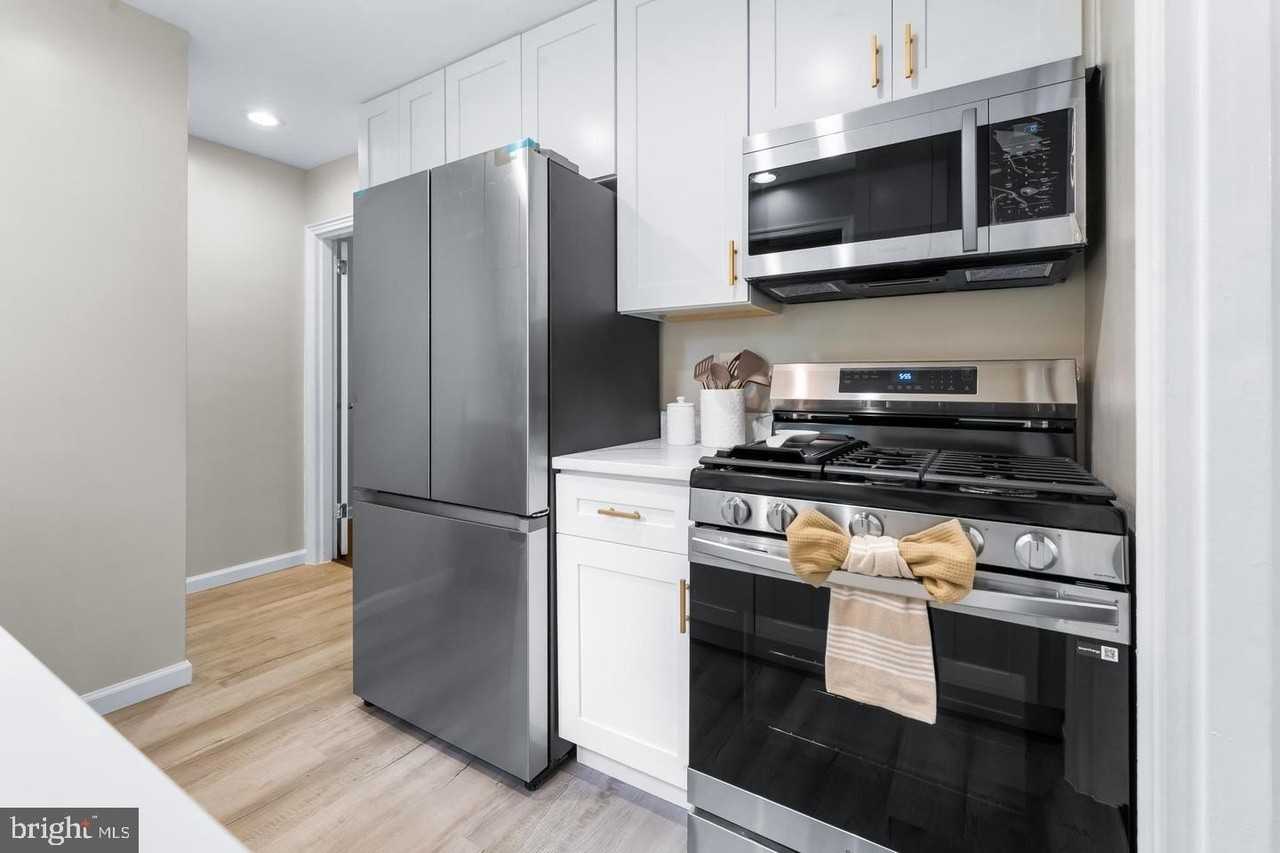 121 Whitmoor Ter - Photo 7 of 36