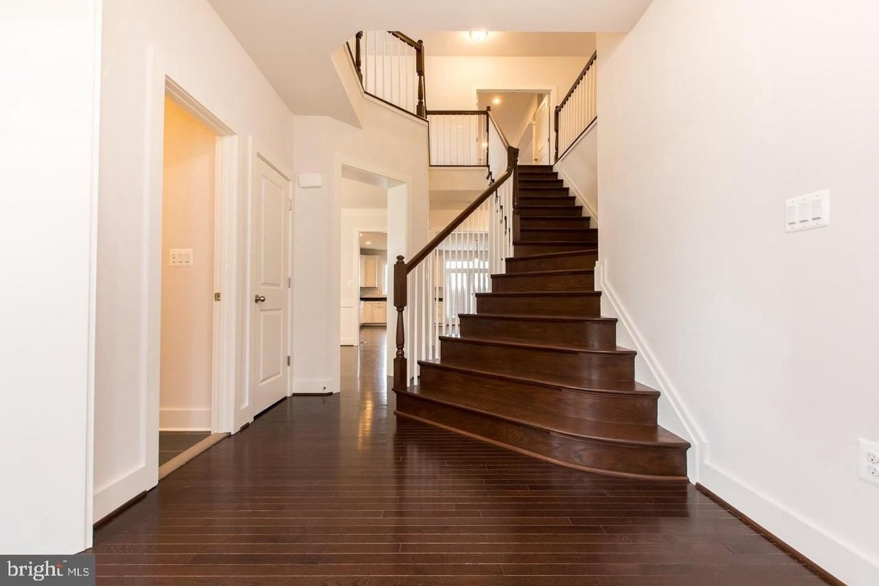 304 S Stonestreet Ave - Photo 3 of 44