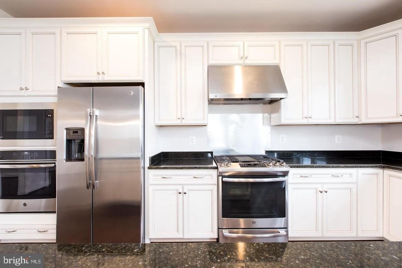 304 S Stonestreet Ave - Photo 4 of 44