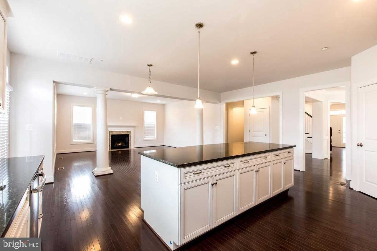 304 S Stonestreet Ave - Photo 7 of 44